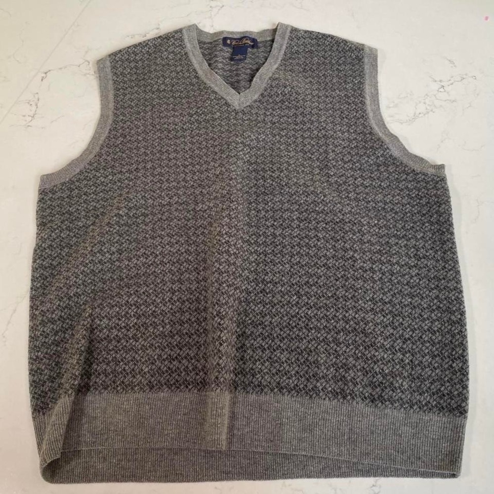 Brooks Brothers 100% Lambswool Sweater Vest Men's Large Gray‎ V-Neck